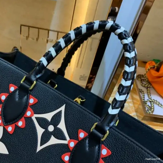 ONTHEGO GM LOUIS CRAFTY VUITTON 0326